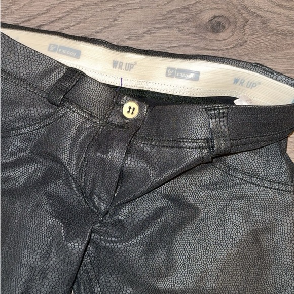 WR.UP Faux Snake Size 6 with a 25” inseam perfect condition - Picture 7 of 12